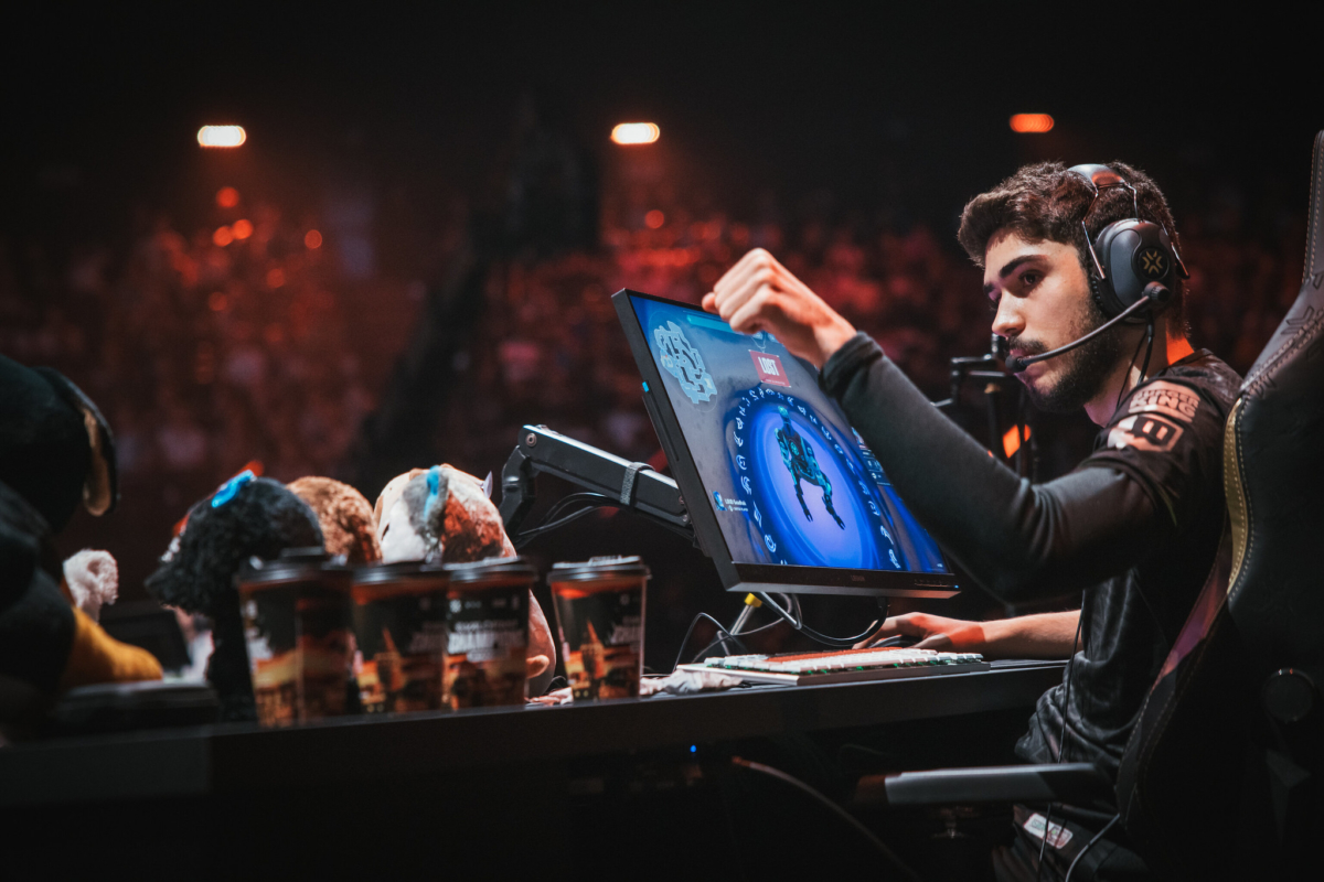 LOUD 🇧🇷 on X: ser prata no LOL e no VALORANT é uma situação complicada  porém, ser prata no LOUD CLUB te dá vários benefícios e recompensas vc pode  participar de vários