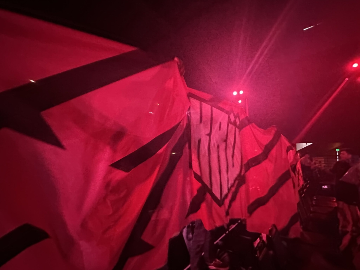 Torcedores da KRÜ foram proibidos de usar bandeirão no Champions 2023